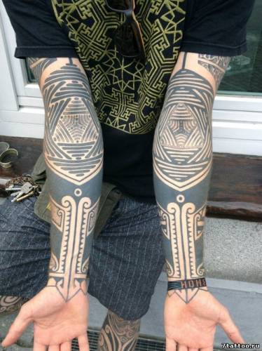 татуировки Узоры в стиле Кельтик на руках парня