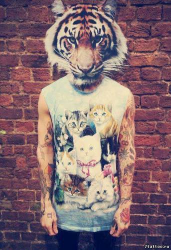 Татуировки у парня с головой тигра на руках