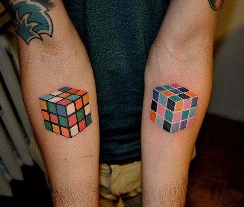 Кубик Рубика на руках