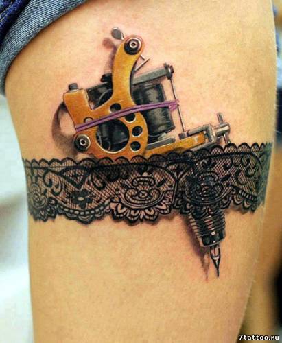 3 D-татуировка: Машинка за резинкой чулок