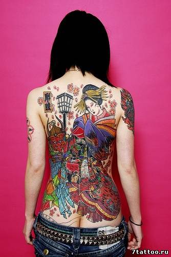 Татуировка на Японскую тематику на спине девушки