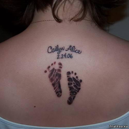 Татуировка на спине мамы в честь рождения дочки