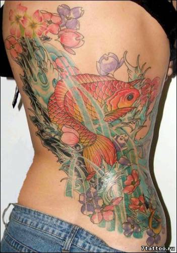 восточная татуировка Рыбка и цветы на спине