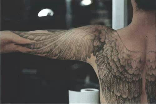 Крылья на спине и руках