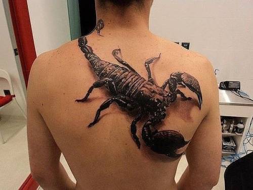 3D Скорпион на спине девушки